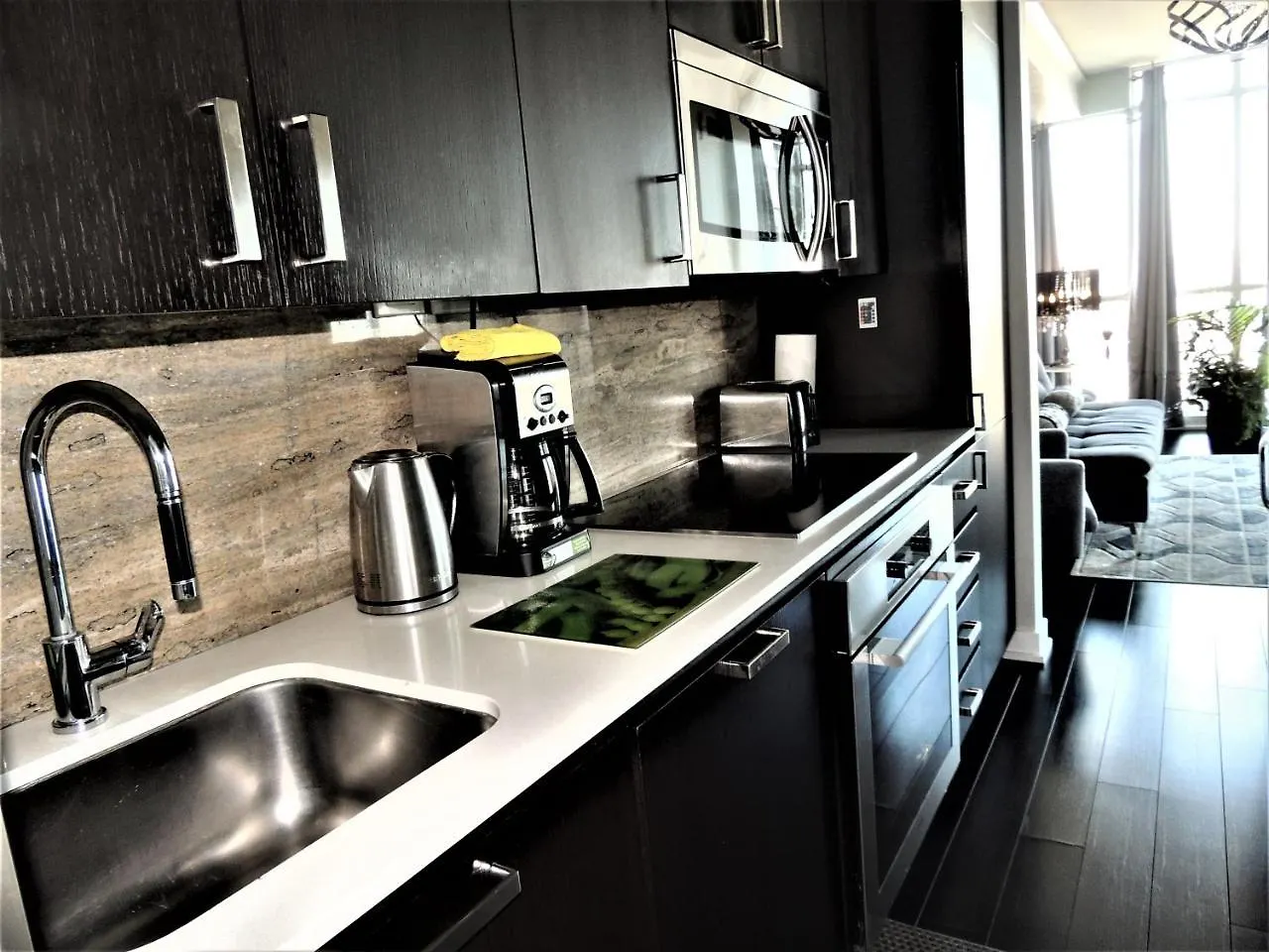 Apartment Tvhr - Luxury Condos In Heart Of Downtown Toronto