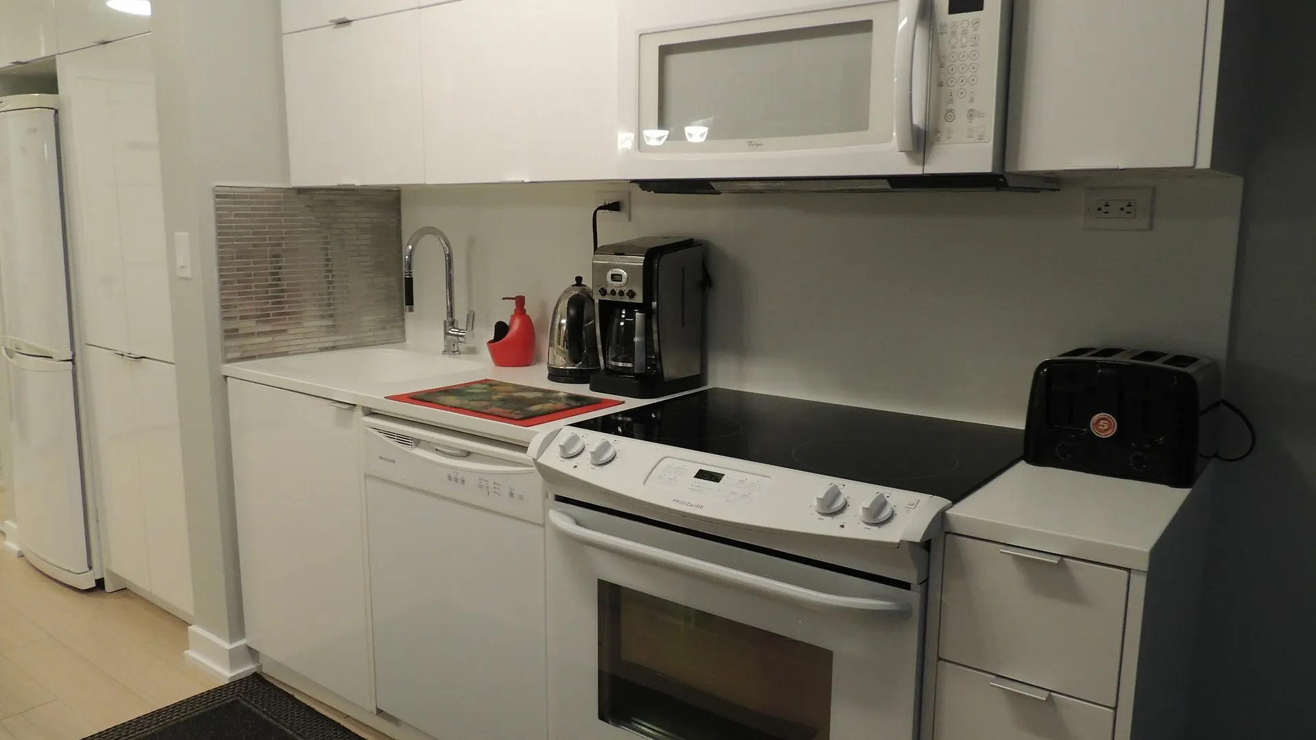Tvhr - Luxury Condos In Heart Of Downtown Toronto Apartment